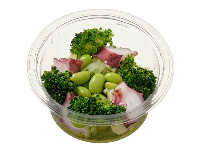 たことブロッコリーバジルサラダ