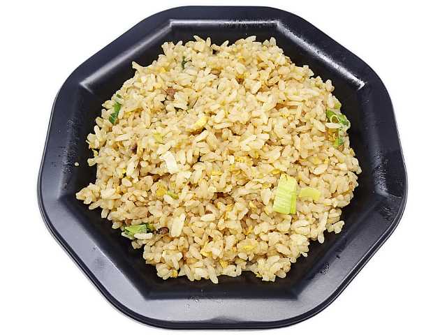 町中華の鉄鍋炒めチャーハン