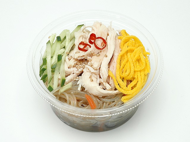 蒸し鶏と胡麻のさっぱり春雨サラダ